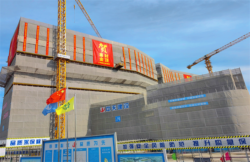 2024年10月30日，尊凯实业三建上海新华泰医院项目主体封顶。